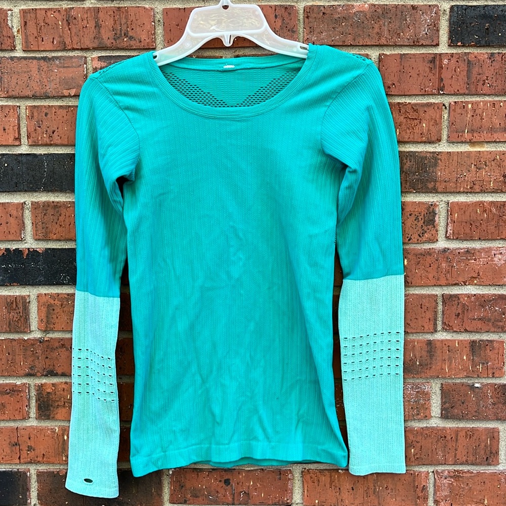 Alo Green top size medium